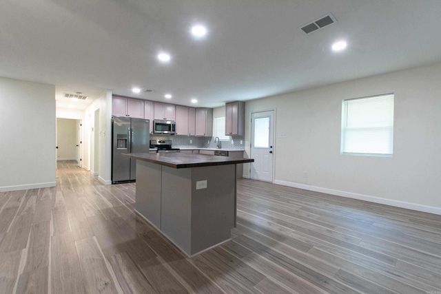2103 Wright Avenue, Benton, AR 72019