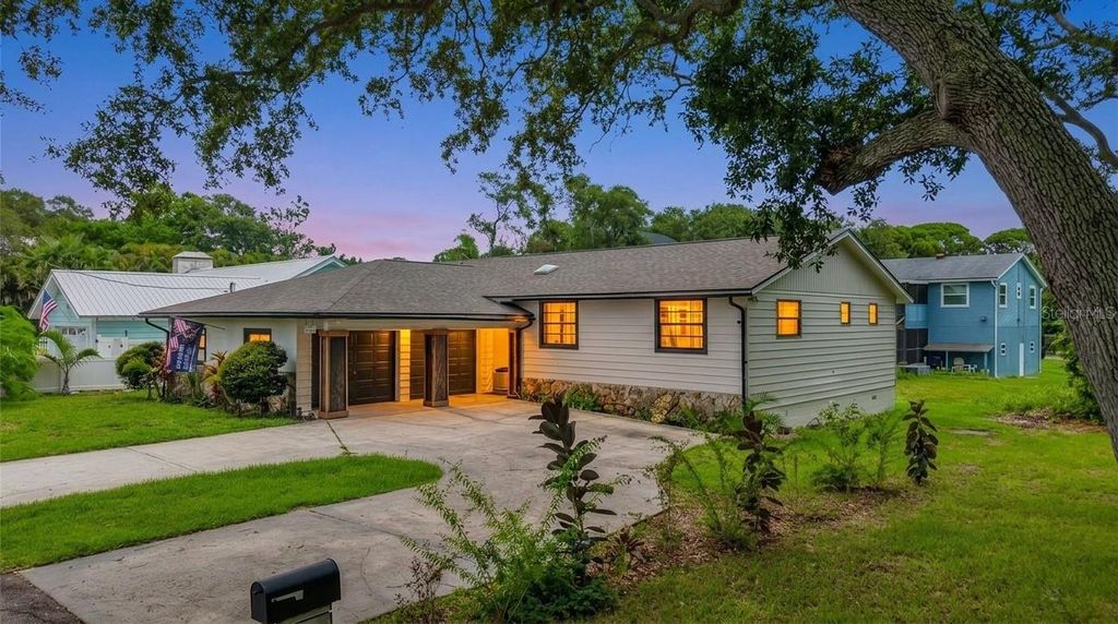 12756 POINSETTIA AVENUE, Seminole, FL 33776
