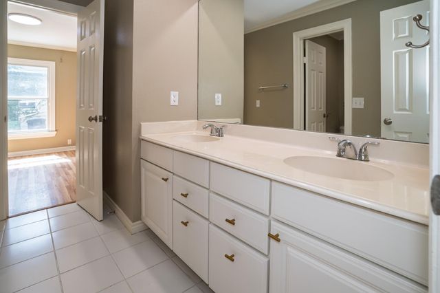 2201 Bartlett Street, Houston, TX 77098
