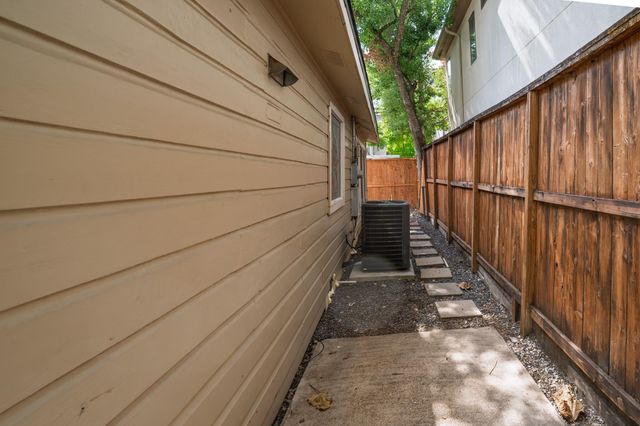 2201 Bartlett Street, Houston, TX 77098