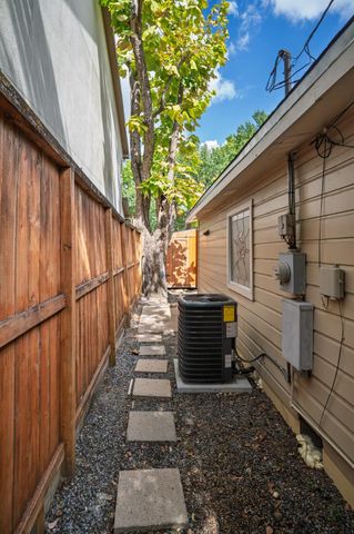 2201 Bartlett Street, Houston, TX 77098