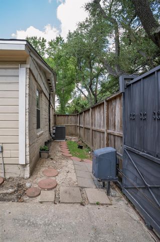 2201 Bartlett Street, Houston, TX 77098