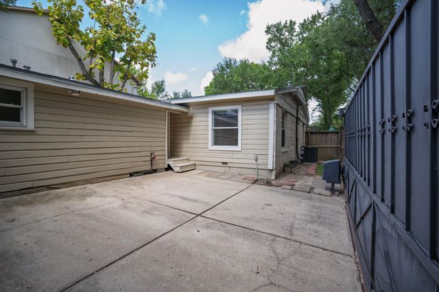 2201 Bartlett Street, Houston, TX 77098