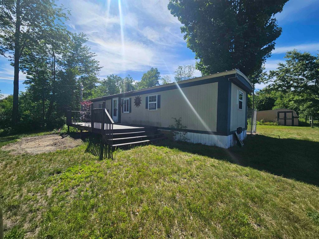 6221 W Clarence Road, Harrison, MI 48625