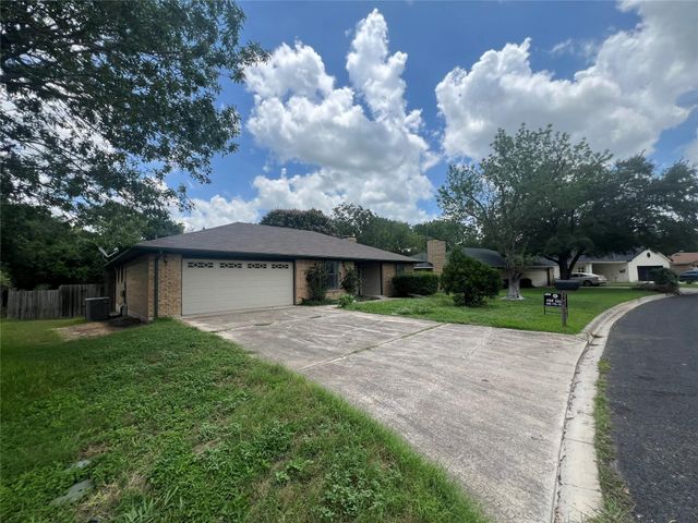 146 Forest DR, Seguin, TX 78155