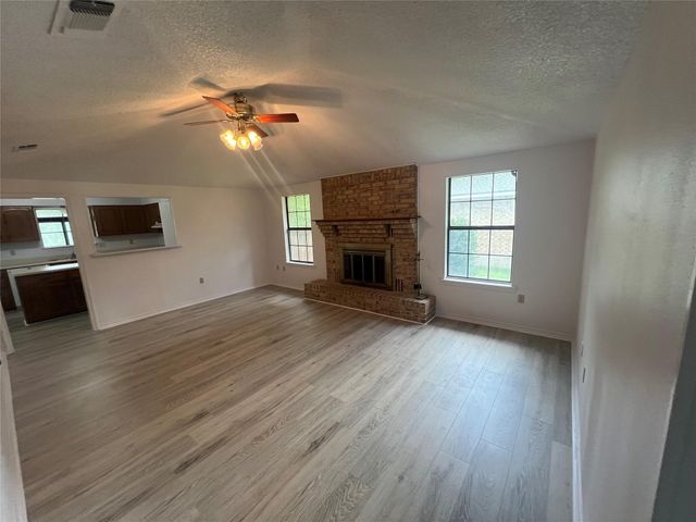 146 Forest DR, Seguin, TX 78155