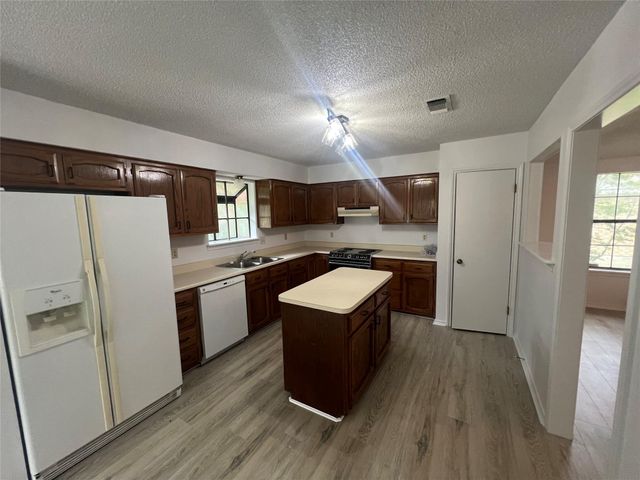 146 Forest DR, Seguin, TX 78155