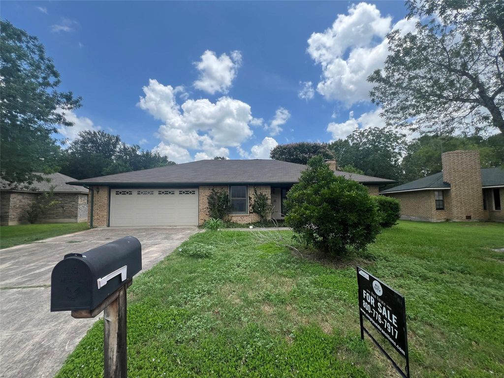 146 Forest DR, Seguin, TX 78155