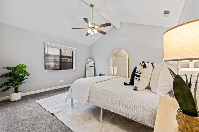 8425 N 8th Street, Fresno, CA 93720