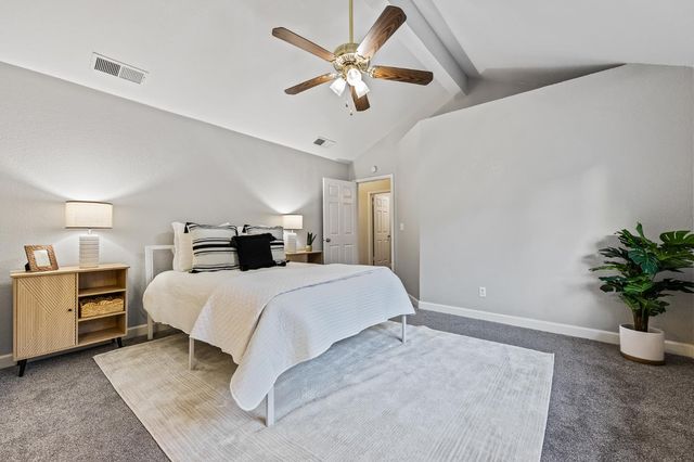 8425 N 8th Street, Fresno, CA 93720