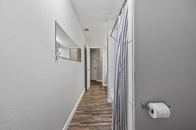 8425 N 8th Street, Fresno, CA 93720