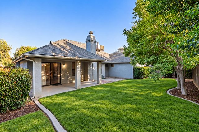 8425 N 8th Street, Fresno, CA 93720