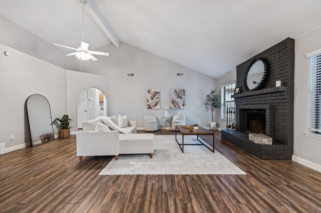 8425 N 8th Street, Fresno, CA 93720