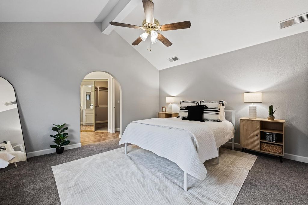 Image 15 of property listing at 8425 N 8th Street, Fresno, CA 93720