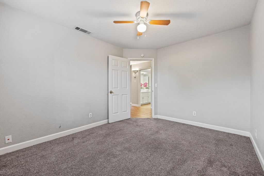 Image 27 of property listing at 8425 N 8th Street, Fresno, CA 93720
