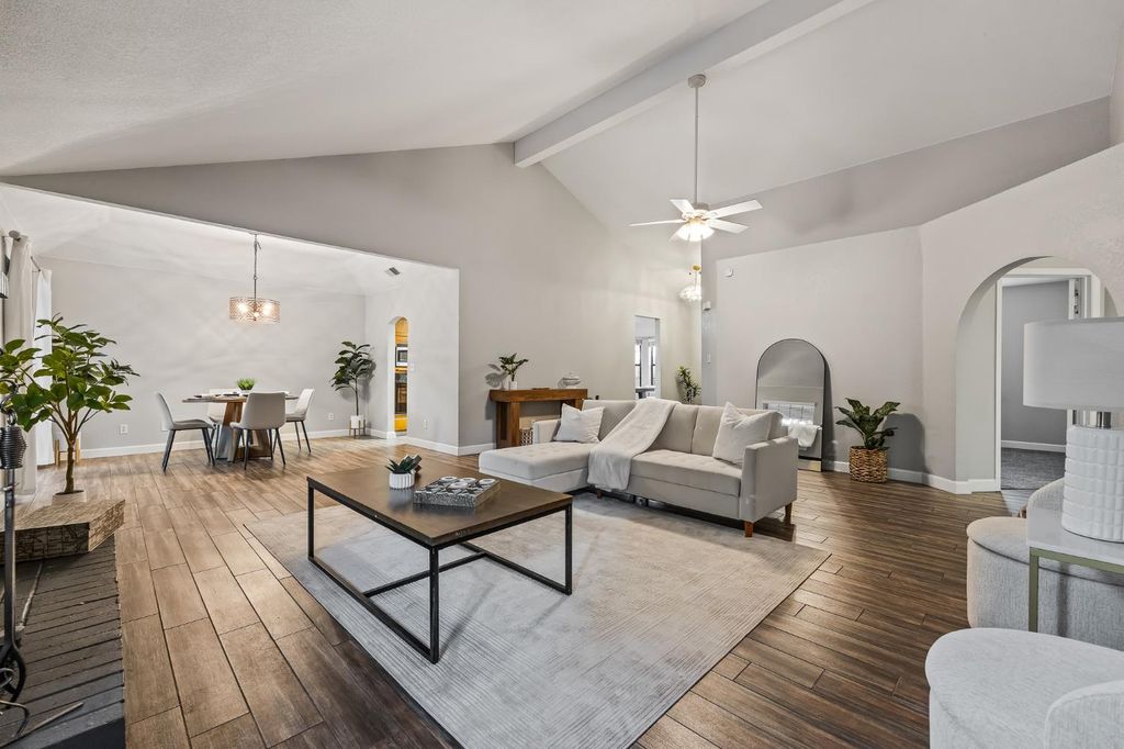 Image 3 of property listing at 8425 N 8th Street, Fresno, CA 93720