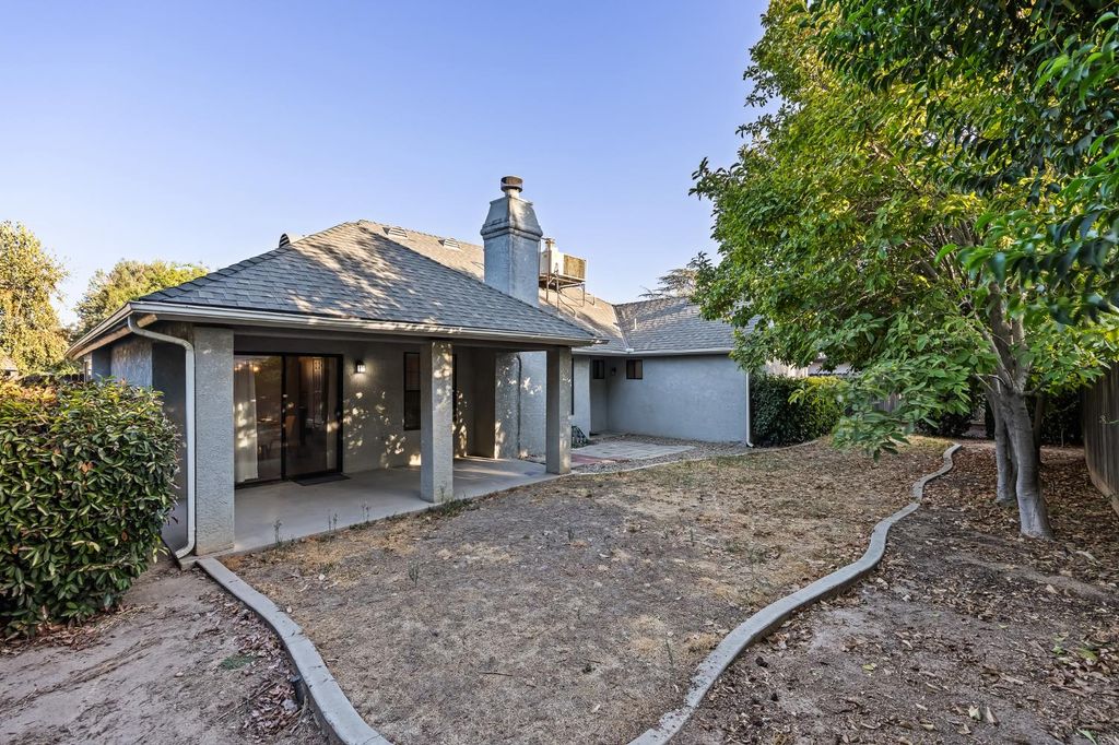 Image 30 of property listing at 8425 N 8th Street, Fresno, CA 93720