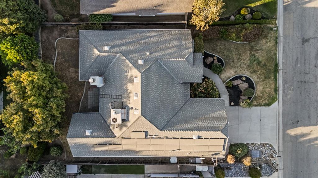 Image 35 of property listing at 8425 N 8th Street, Fresno, CA 93720