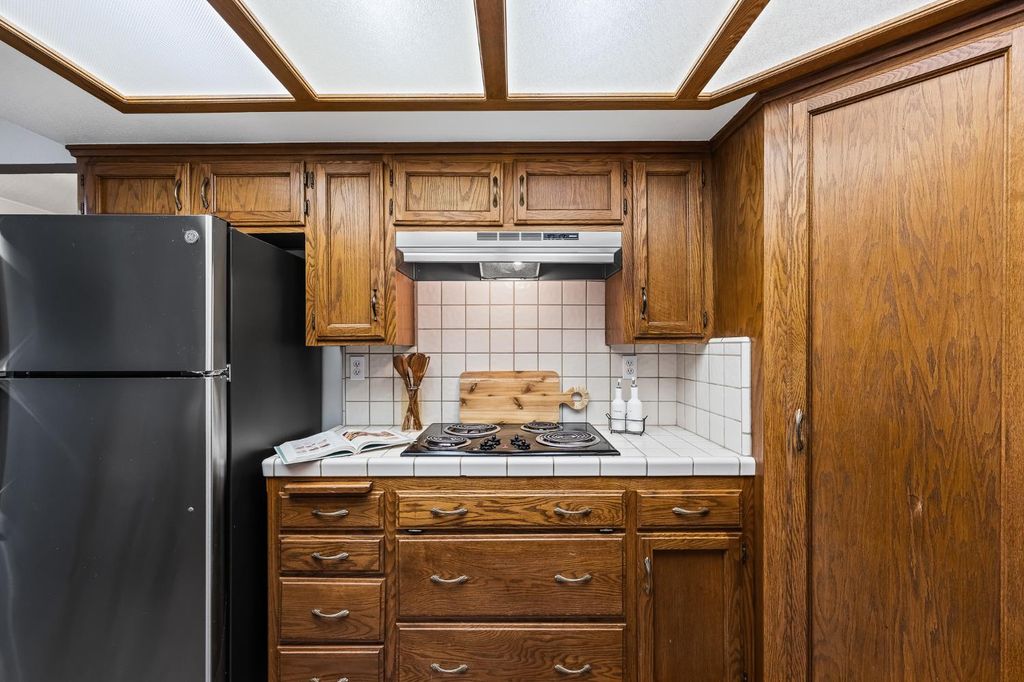 Image 9 of property listing at 8425 N 8th Street, Fresno, CA 93720
