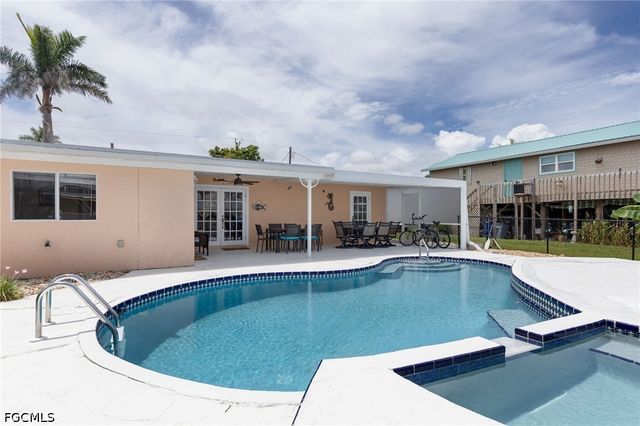 3728 Emerald AVE, St James City, FL 33956