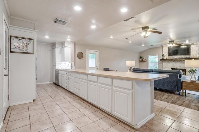 136 NW Suzanne Terrace, Burleson, TX 76028