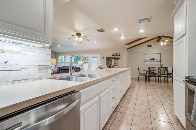 136 NW Suzanne Terrace, Burleson, TX 76028
