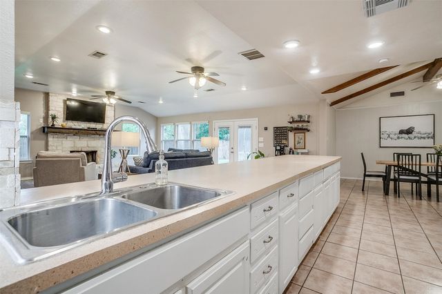 136 NW Suzanne Terrace, Burleson, TX 76028