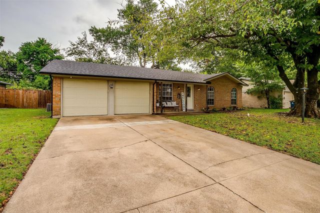 136 NW Suzanne Terrace, Burleson, TX 76028