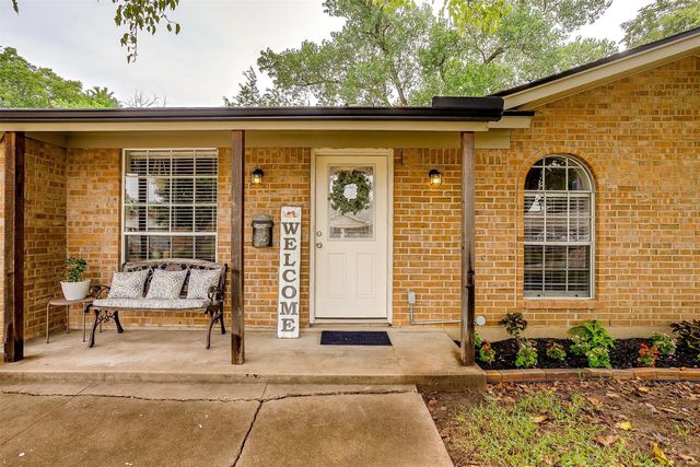 136 NW Suzanne Terrace, Burleson, TX 76028