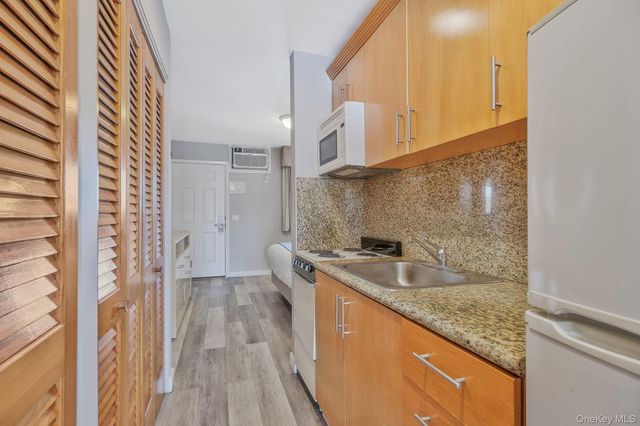 131 S Emerson Avenue 216, Montauk, NY 11954