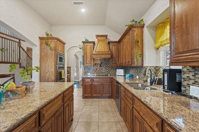 305 Fountain Creek Court, Ovilla, TX 75154