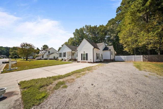 809 Haskins DR, Suffolk, VA 23434