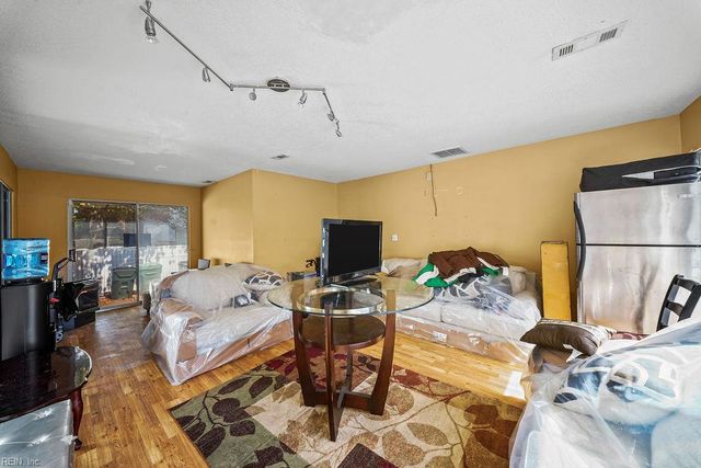 809 Haskins DR, Suffolk, VA 23434