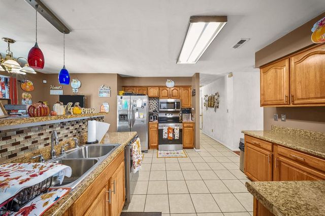 809 Haskins DR, Suffolk, VA 23434