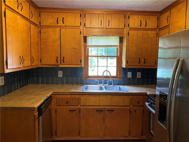 207 Hood Road NW, Lilburn, GA 30047