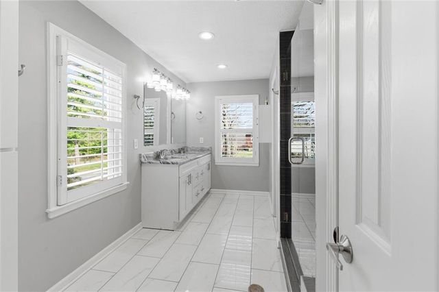 5409 W 65th Terrace, Prairie Village, KS 66202