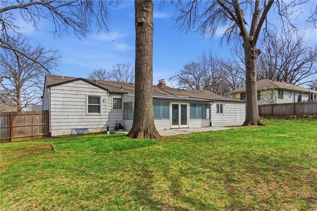 5409 W 65th Terrace, Prairie Village, KS 66202