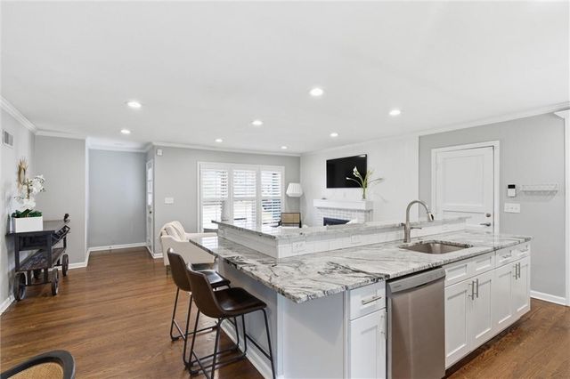 5409 W 65th Terrace, Prairie Village, KS 66202