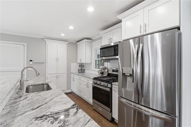 5409 W 65th Terrace, Prairie Village, KS 66202