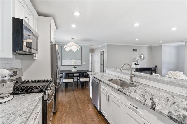 5409 W 65th Terrace, Prairie Village, KS 66202