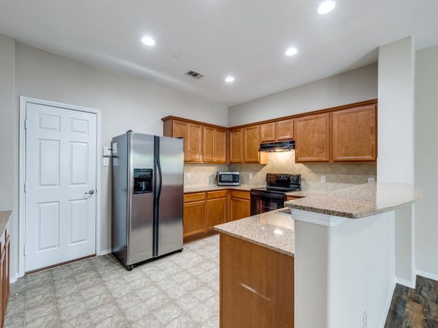 5948 Lost Valley Drive, The Colony, TX 75056