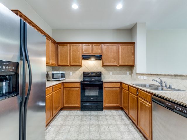 5948 Lost Valley Drive, The Colony, TX 75056
