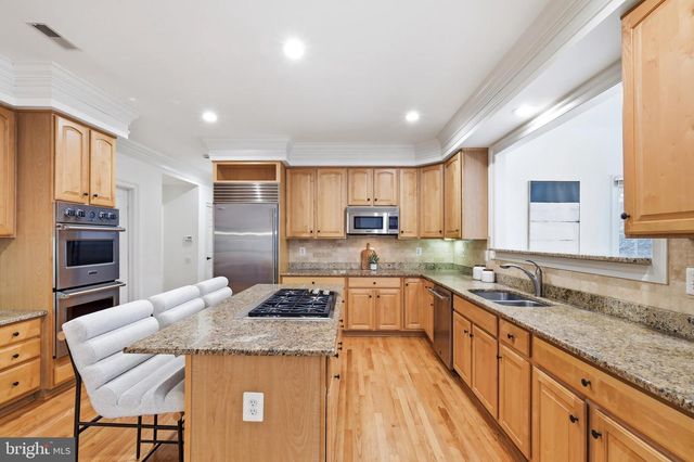 10405 SANDRINGHAM CT, Potomac, MD 20854