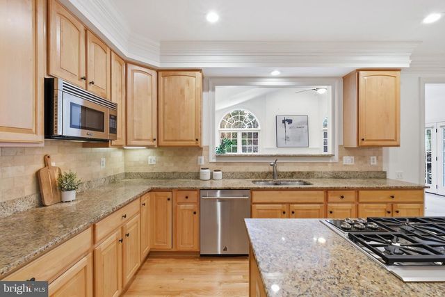 10405 SANDRINGHAM CT, Potomac, MD 20854