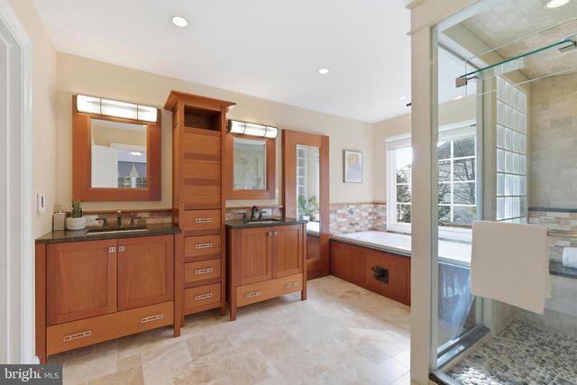 10405 SANDRINGHAM CT, Potomac, MD 20854