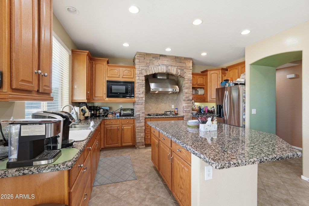 18391 W PORT ROYALE Lane, Surprise, AZ 85388 — photo 3