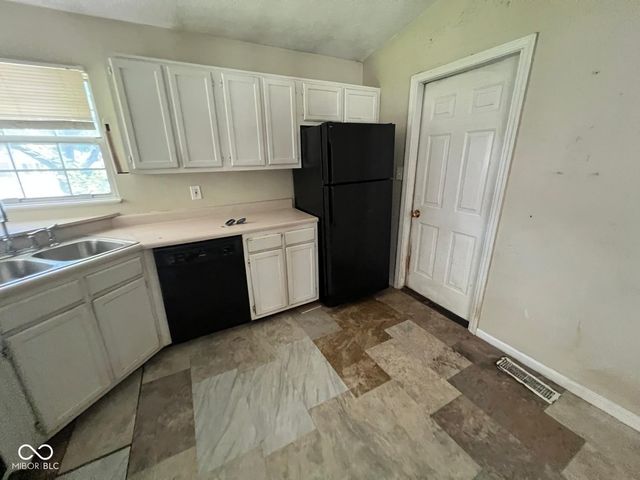 2208 Friendship Drive, Indianapolis, IN 46217