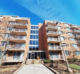 2211 S Stewart Avenue 4A, Lombard, IL 60148