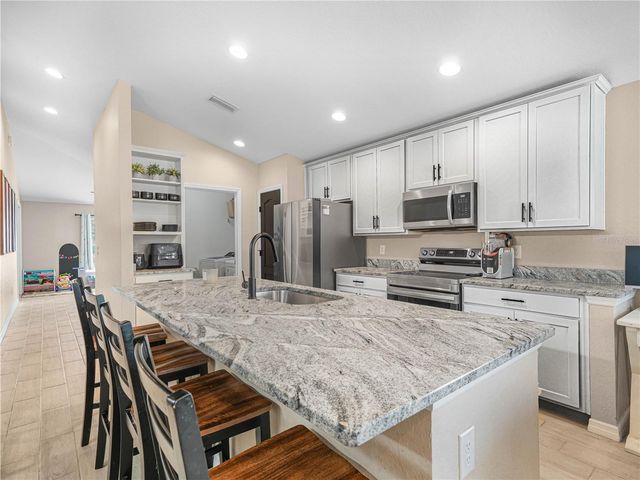 266 S LAKE AVENUE, Frostproof, FL 33843