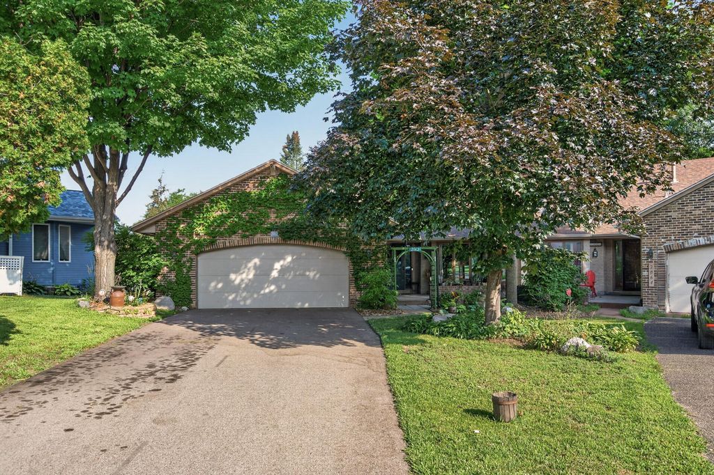 2062 28th Avenue NW, New Brighton, MN 55112 — exterior